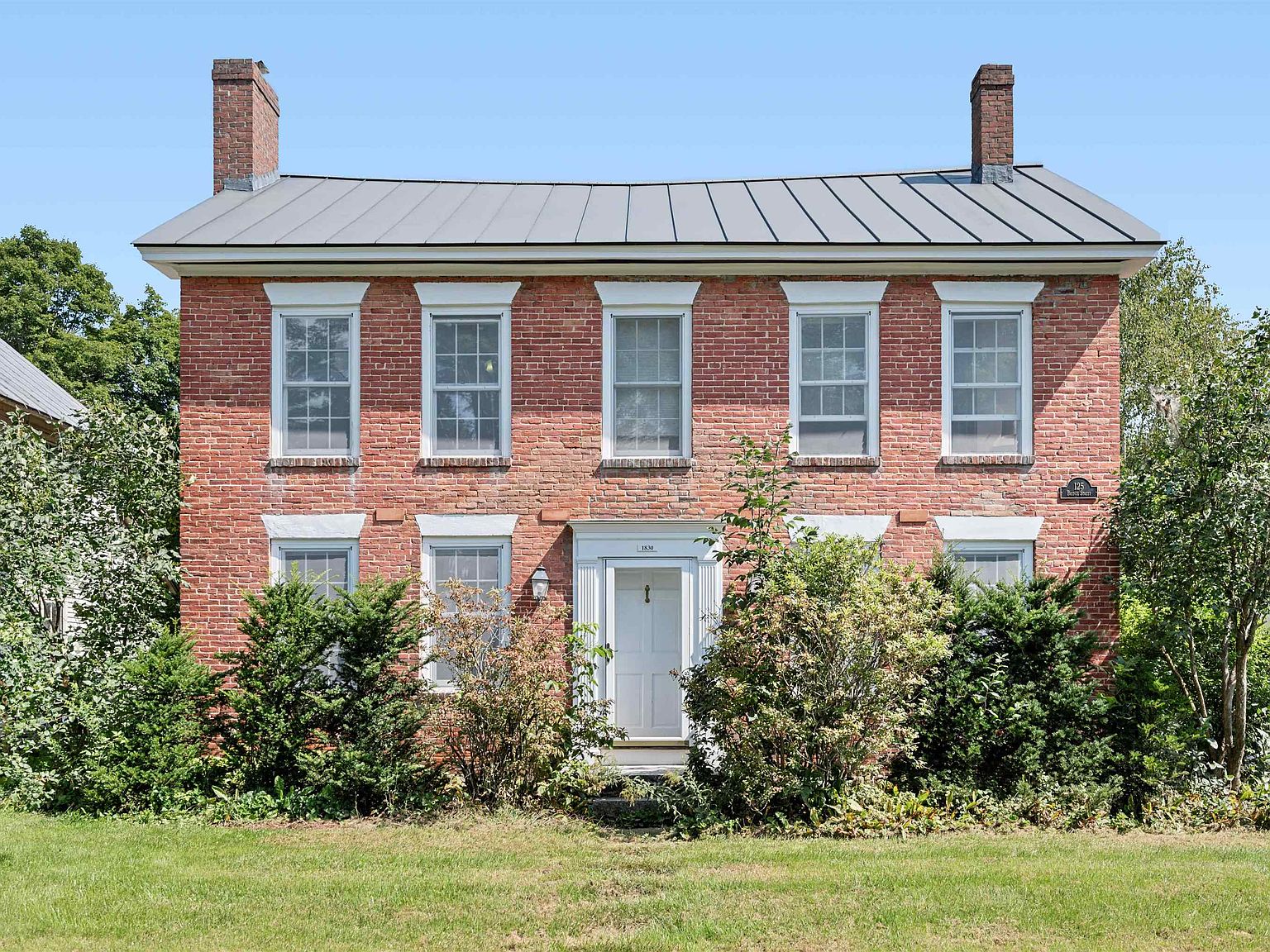 125 Bridge House — an 1830 brick Federal home in Waitsfield, Vermont